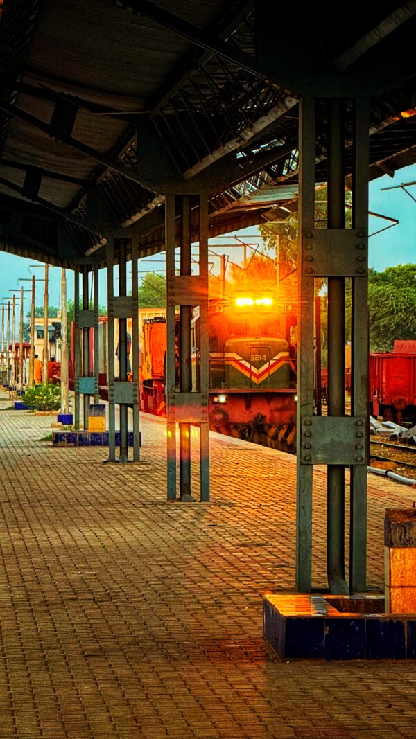 Locomotive At Railway Station Khanewal Junction - Punjab